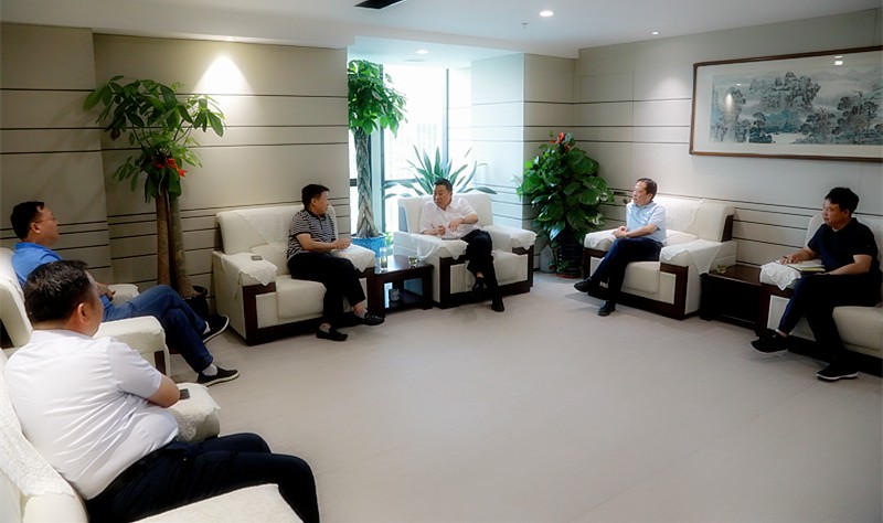 熊良虎会见榆林市委常委、常务副市长张凯盈