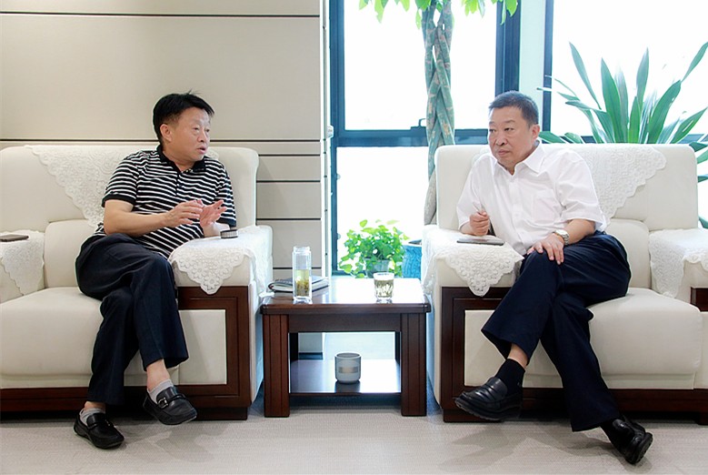 熊良虎会见榆林市委常委、常务副市长张凯盈