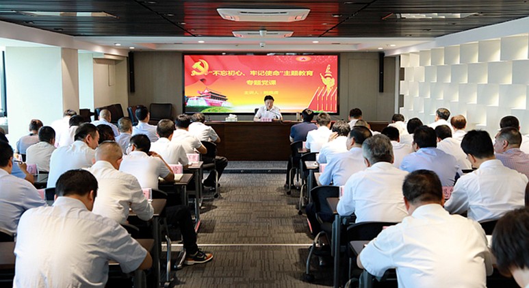 熊良虎在讲主题教育党课时指出：：不忘初心铸党魂、切记使命勇继承，永做新时代高质量生长的奋斗者