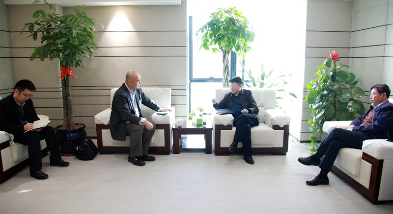 熊良虎会见华彩咨询公司董事长、总裁白万纲