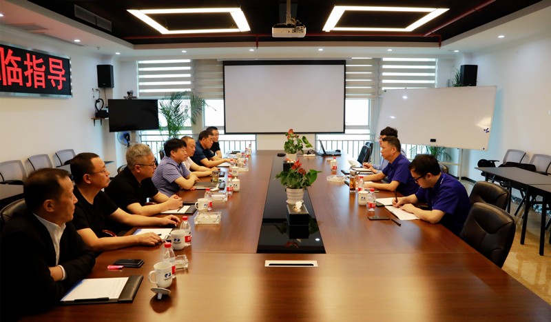 熊良虎在重庆市中科大业集团考察时强调：：：坚持生态优先战略，念好生态经、、、走好扶贫路