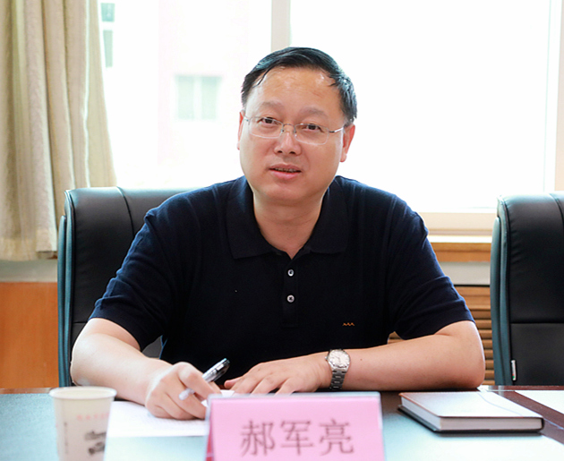 熊良虎拜会渭南市生态情形局党委书记、、、局长左俊