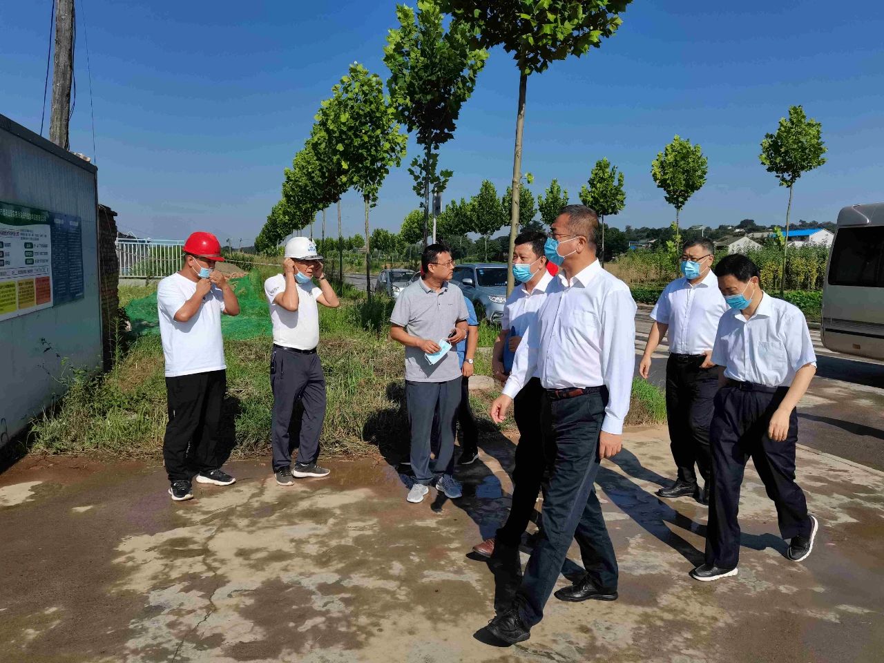 宝鸡市委副书记、市长杨广亭到水情形公司宝鸡蟠龙新区污水处理厂调研