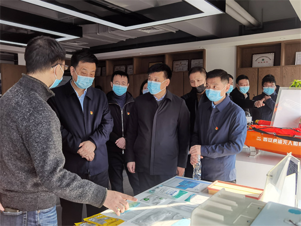 省国资委党委委员、、驻委纪检监察组组长贺向东到秦创原永利集团官网集团立异中心调研