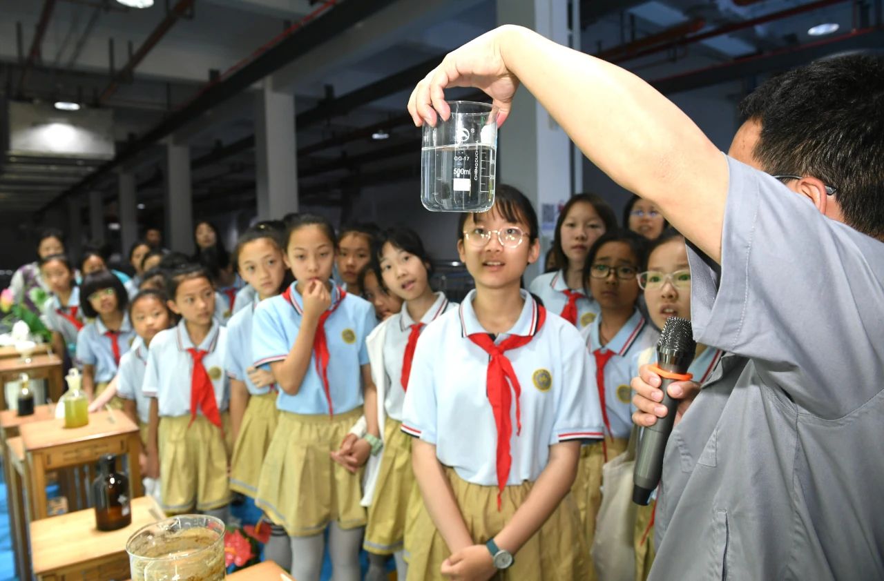 西安宣布｜小学生走进永利集团官网集团白鹿原水生态中心开启污水“再生”探秘之旅